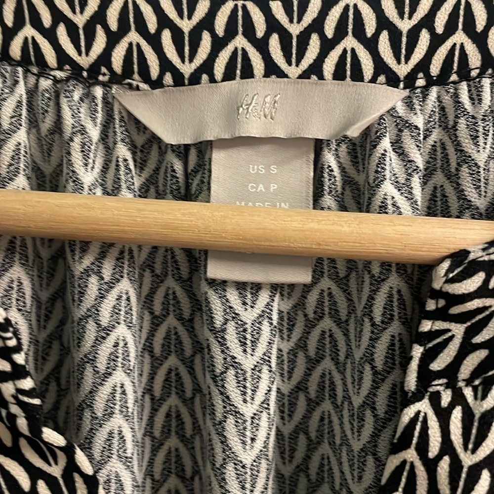 H&M Patterned Blouse - Picture 2 of 4